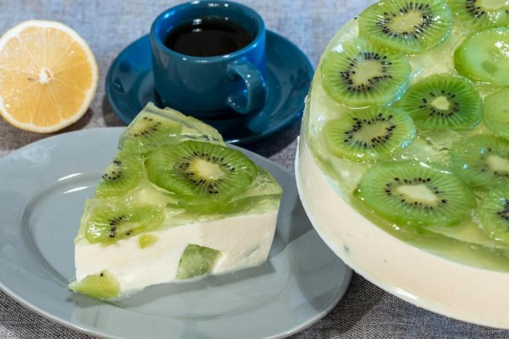 No-Bake Kiwi Jelly Dessert with Cottage Cheese and Sour Cream