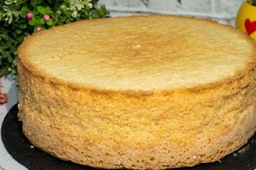 Easy Fluffy Sponge Cake Without Baking Powder or Soda