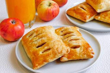 Quick and Easy Caramelized Apple Puffs