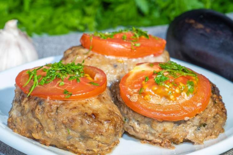 Juicy Eggplant and Minced Meat Cutlets Juicy Eggplant and Minced Meat Cutlets