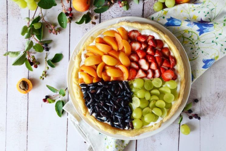 Fruit-Berry Whipped Cream Cake Fruit-Berry Whipped Cream Cake