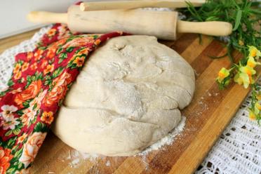 Pan-Fried Yeast Dough: Fluffy & Crispy Perfection