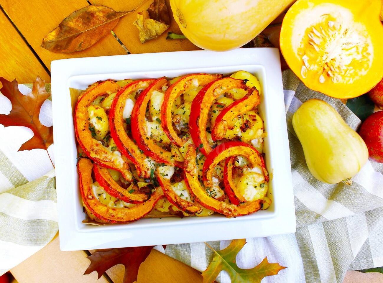 Honey-Garlic Baked Pumpkin and Potatoes Honey-Garlic Baked Pumpkin and Potatoes