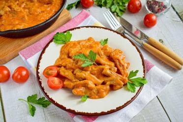 Quick and Juicy Pork Stroganoff with Tomato Paste