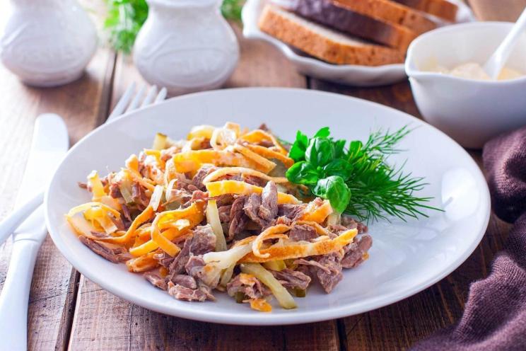 Classic Ministerial Salad with Beef and Egg Pancakes