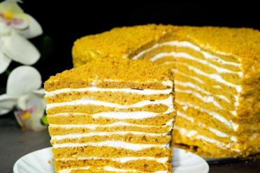 Irresistible Honey Sour Cream Cake