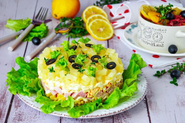 Pineapple Delight: A Festive & Flavorful Salad