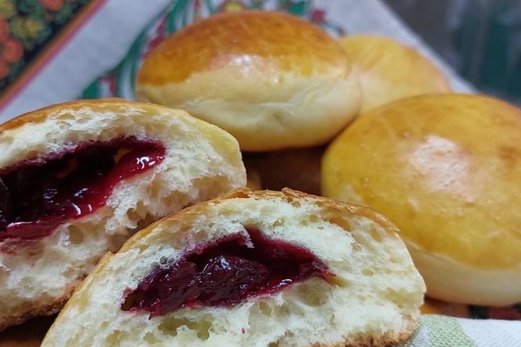 Fluffy Cherry Pie Delight