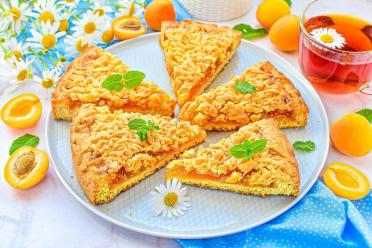 Oven-Baked Apricot Jam Pie