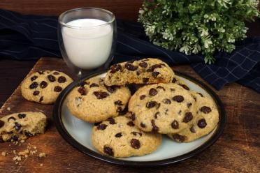 Healthy Oatmeal Raisin Chocolate Cookies