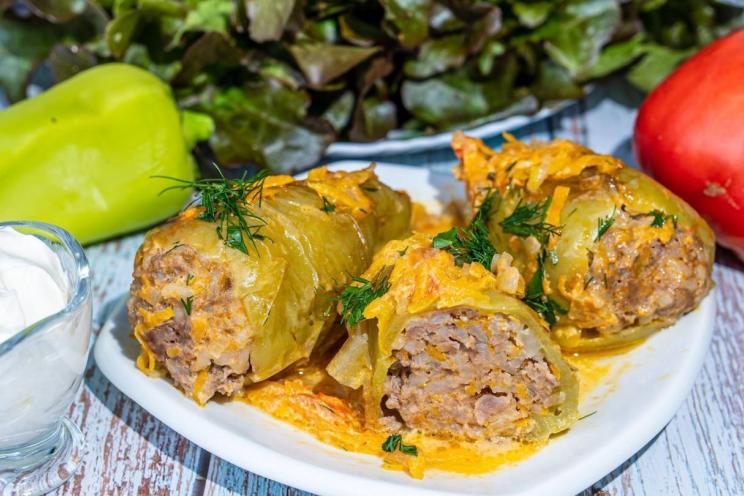 Stuffed Bell Peppers with Minced Meat and Rice Stuffed Bell Peppers with Minced Meat and Rice