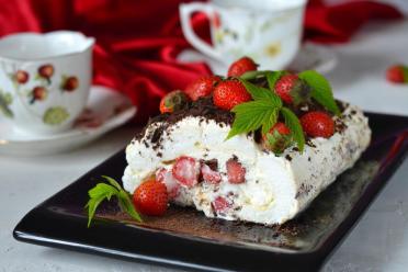 Strawberry Whipped Cream Meringue Roll