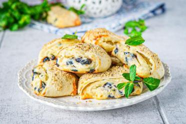 Easy Puff Pastry Curd Rolls for Breakfast