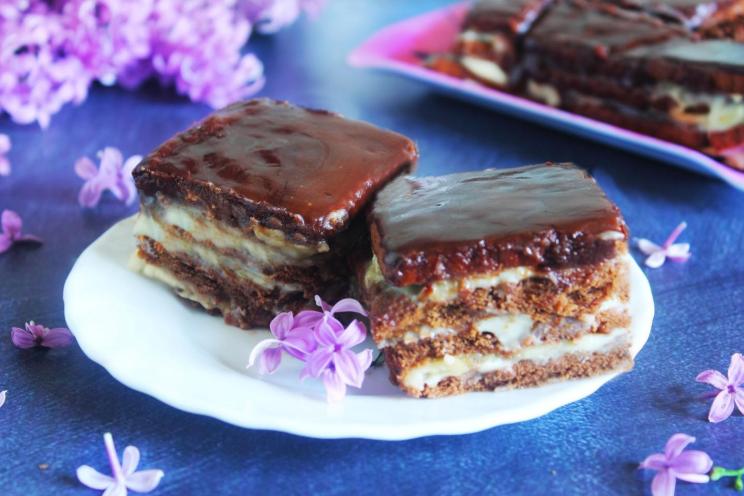 15-Minute No-Bake Chocolate Banana Cake