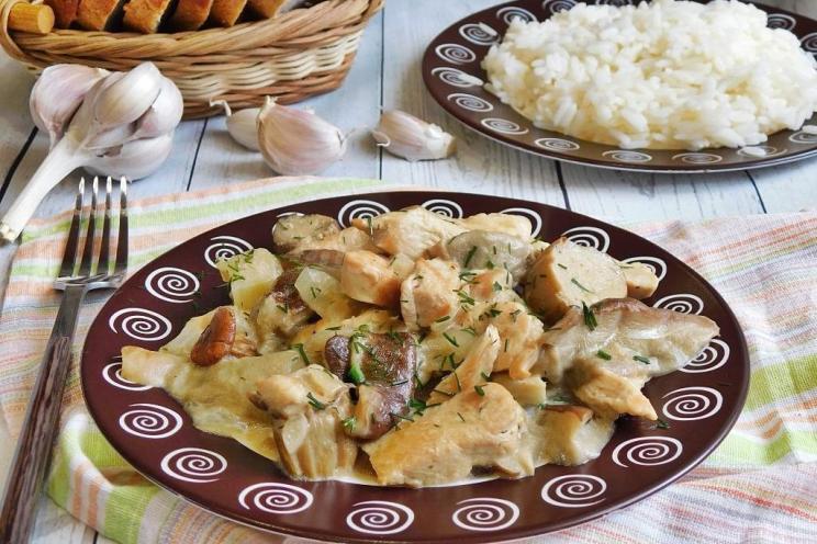 Creamy Chicken with Mushrooms and Garlic Creamy Chicken with Mushrooms and Garlic