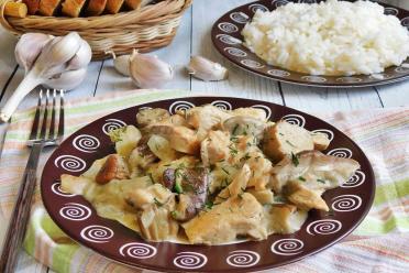Creamy Chicken with Mushrooms and Garlic