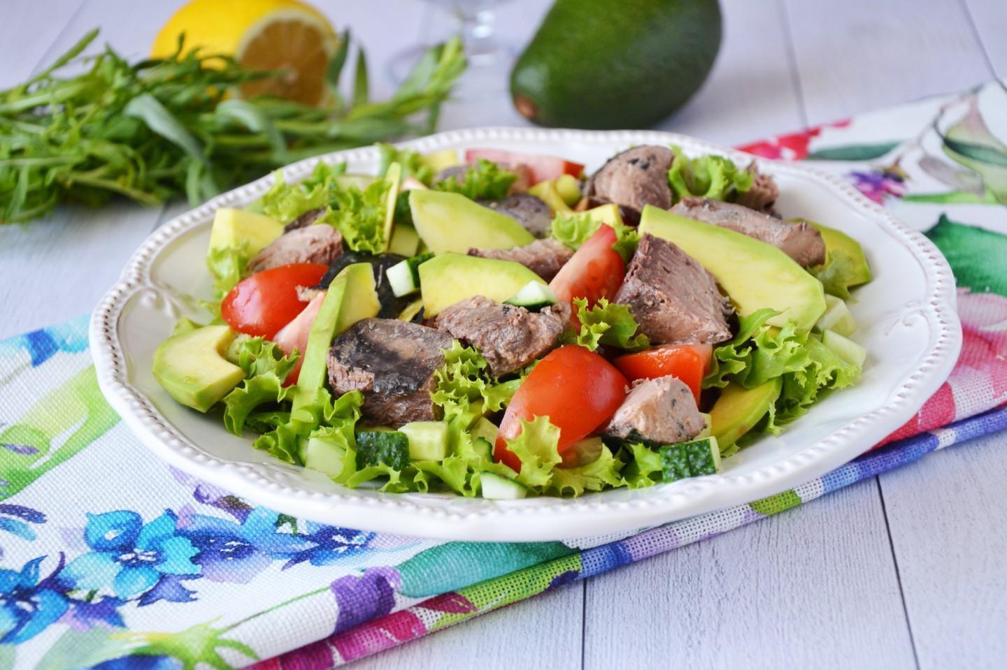 Healthy Tuna Avocado Salad