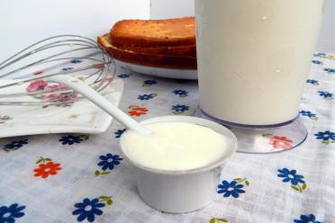 Creamy Yogurt Gelatin Cake Filling