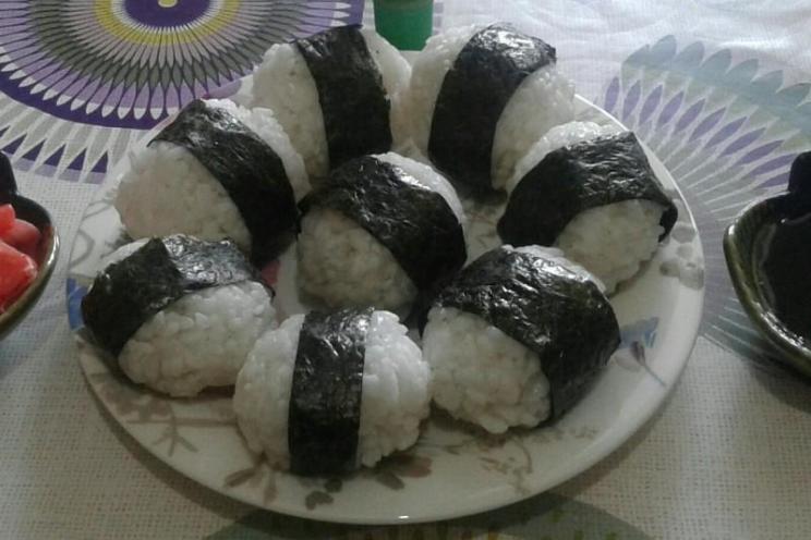Easy Onigiri: Fun Rice Balls with Pickles