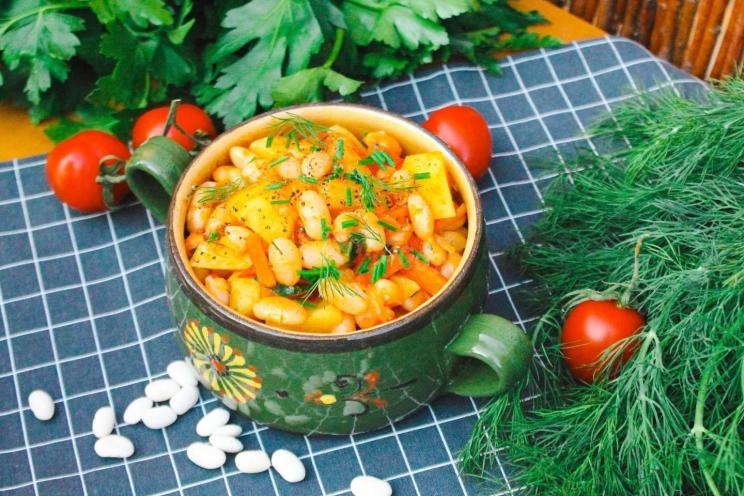Hearty Stewed Potatoes and Beans Hearty Stewed Potatoes and Beans