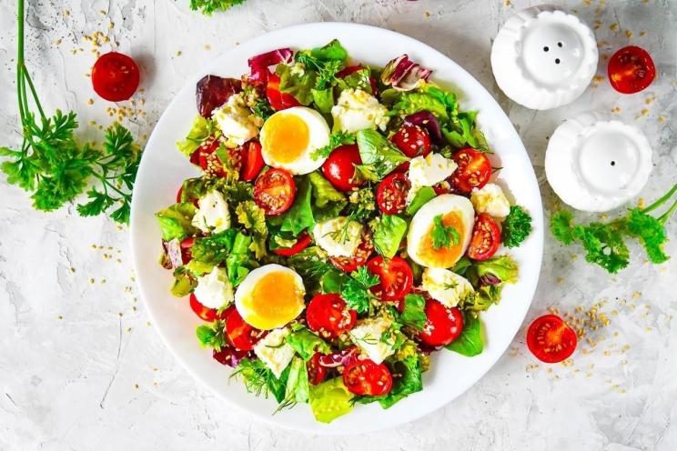 Tomato, Cheese, and Garlic Salad with Egg
