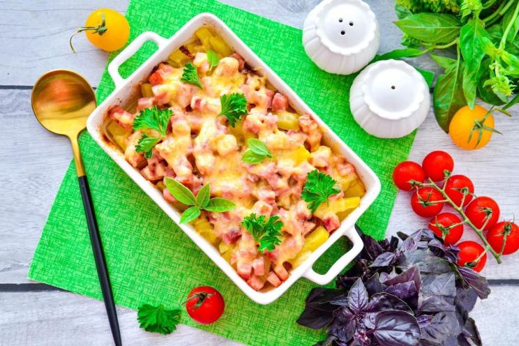 Oven-Baked Ham and Cheese Potatoes