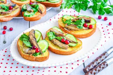 Sprat, Mayo & Cucumber Sandwich Delight