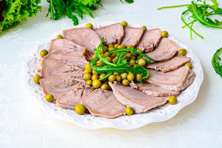 Tender Slow Cooker Pork Tongue for Festive Occasions