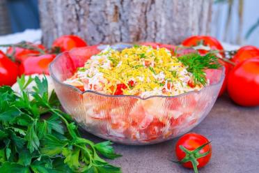 Tomato, Cheese, and Garlic Mayo Salad