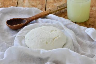 Easy Homemade Cottage Cheese from Sour Milk