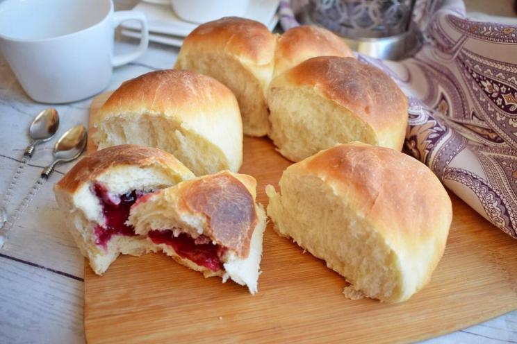 Oven-Baked Jam-Filled Yeast Buns