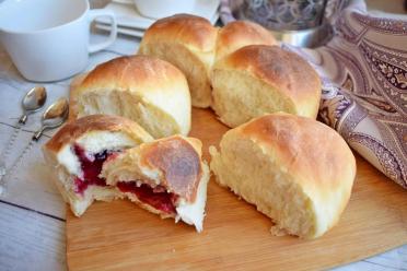 Oven-Baked Jam-Filled Yeast Buns