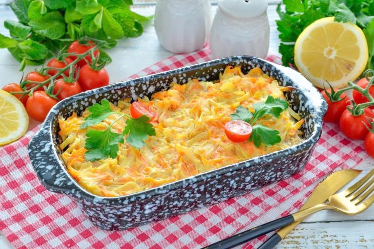 Baked Pink Salmon with Carrots and Onions