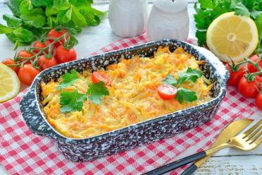 Baked Pink Salmon with Carrots and Onions