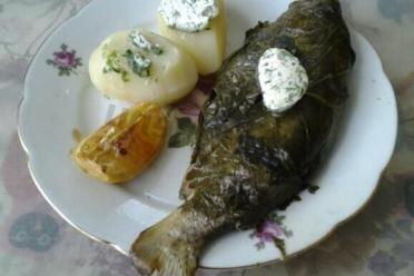 Baked Trout Wrapped in Horseradish Leaves