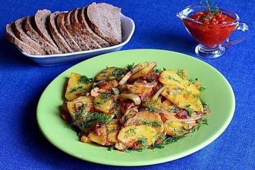Spicy Fried Potatoes with Bell Peppers