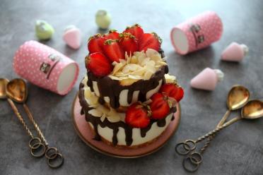 Strawberry No-Bake Cheesecake Delight