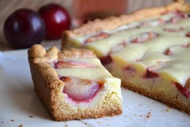 Plum and Sour Cream Delight Pie