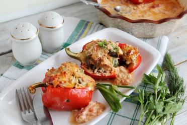 Mushroom-Stuffed Peppers with Cabbage