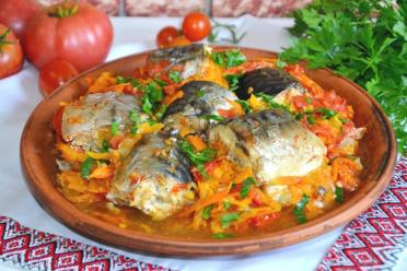 Slow Cooker Mackerel with Veggies
