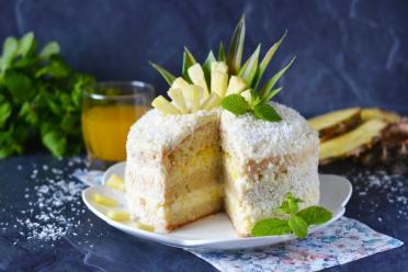 Pineapple Pina Colada Cake