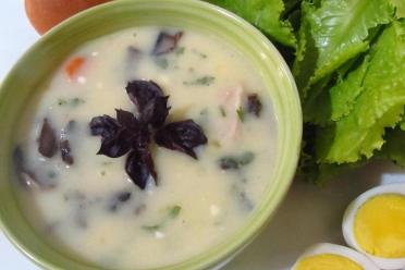 Creamy Mushroom Soup with Chicken Broth