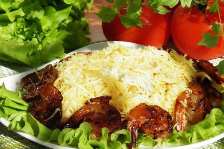 Shrimp Gourmet Salad with Cheese and Mayo Shrimp Gourmet Salad with Cheese and Mayo