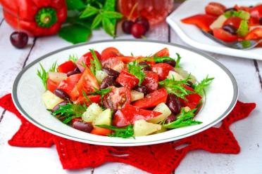 Quick and Tasty Red Bell Pepper Salad
