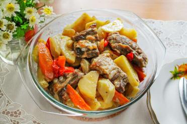 Oven-Baked Meat and Vegetable Stew