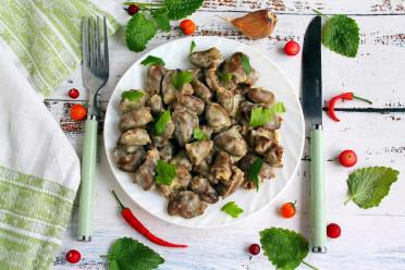Slow Cooker Chicken Hearts in Sour Cream Sauce