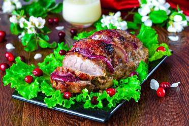Oven-Baked Pork Neck with Honey and Berries