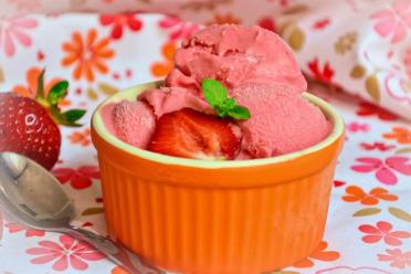 Creamy Strawberry Yogurt Sorbet