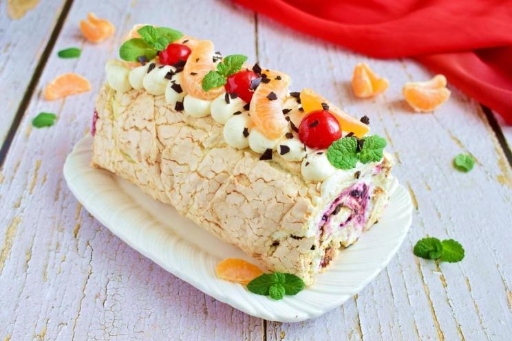 Berry Cream Meringue Roll
