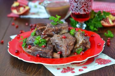 Pomegranate and Wine-Braised Beef